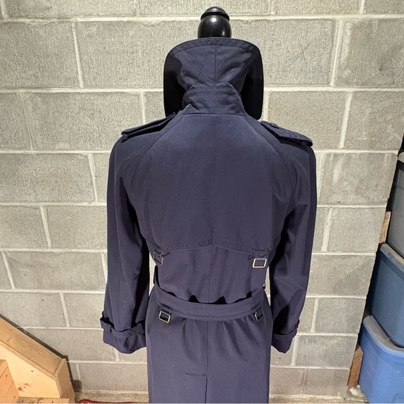 Entienne Aigner trench coat. - Picture 9 of 14